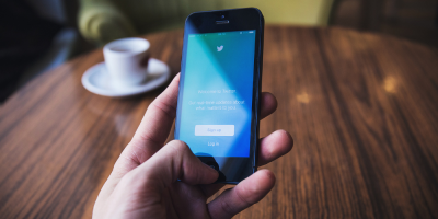 Antique Or Tech? The Phenomenon Of iPhones With The Old Twitter Icon