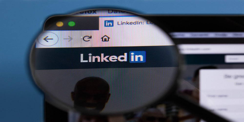 LinkedIn Users Will Get a Post Scheduling Tool